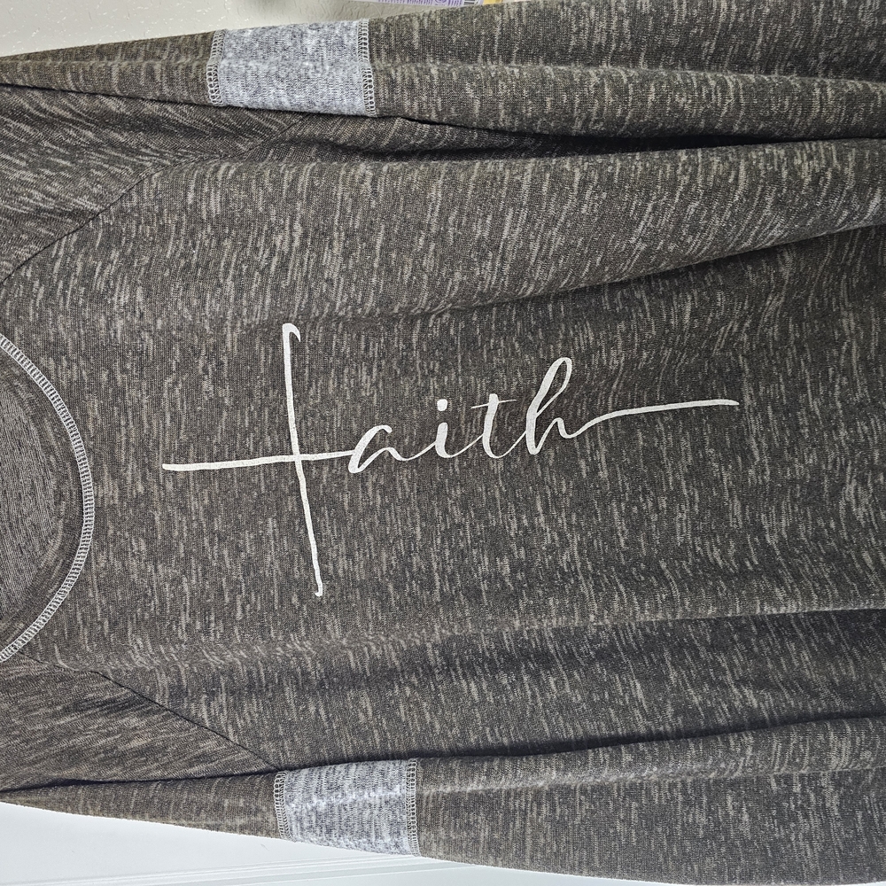 Gray 'Faith' Graphic Sweatshirt